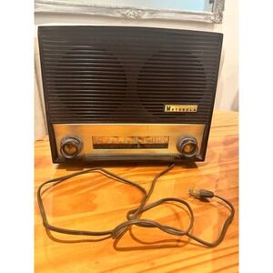 Vintage 1940's-1950's Motorola Model 64X1 Tube Radio